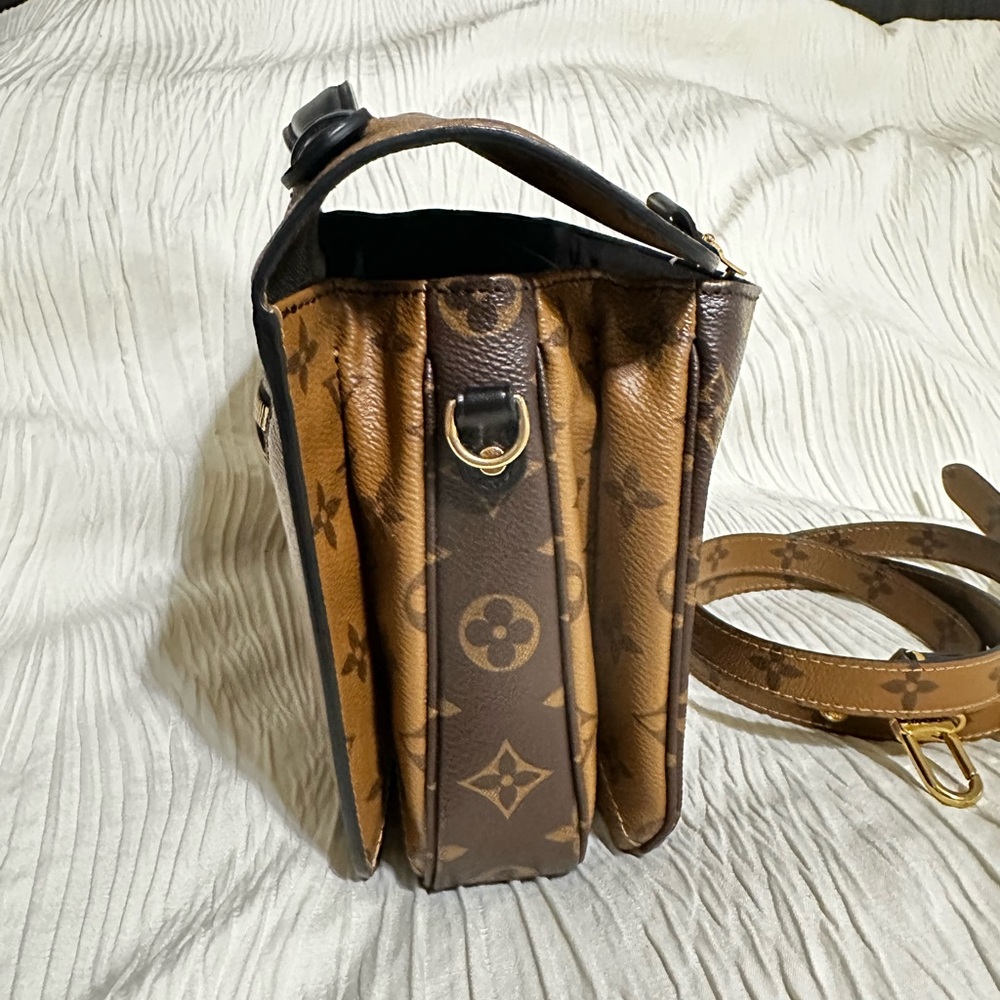 Pochette Métis Reverse Monogram Microchip - Picture 4 of 6